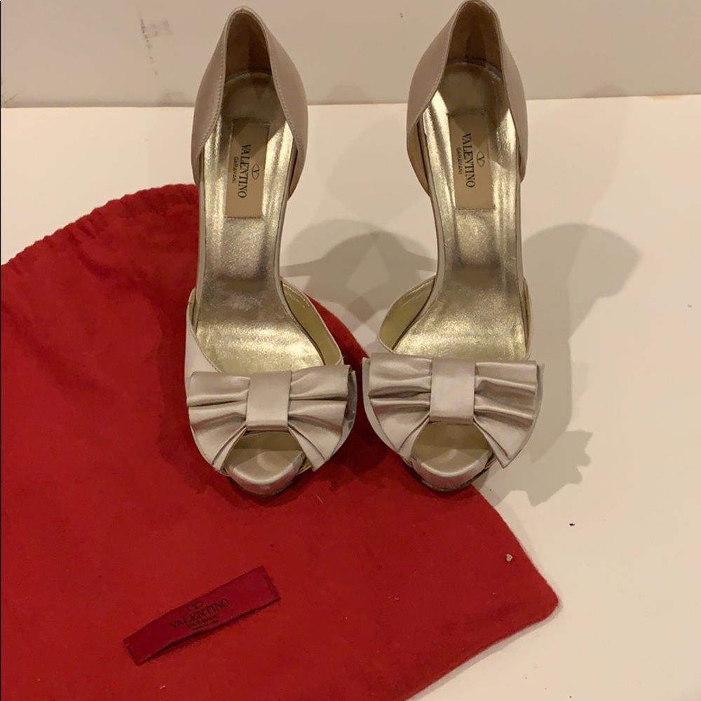 Valentino dress peep toe pump